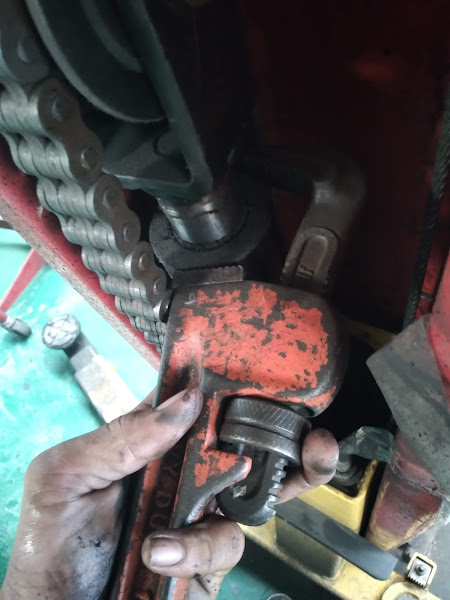 Dịch vụ thay phốt cầu nâng 2 trụ