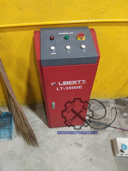 Công tắc nhấn nhả cho tủ điện cầu nâng-phòng sơn