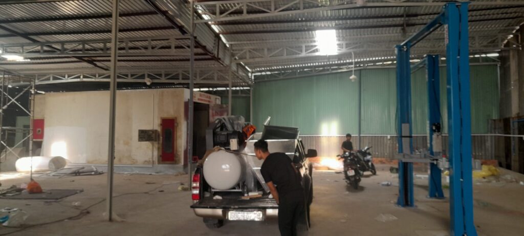 Lắp đặt thiết bị xưởng Garage cầu nâng phòng sơn Bình Dương