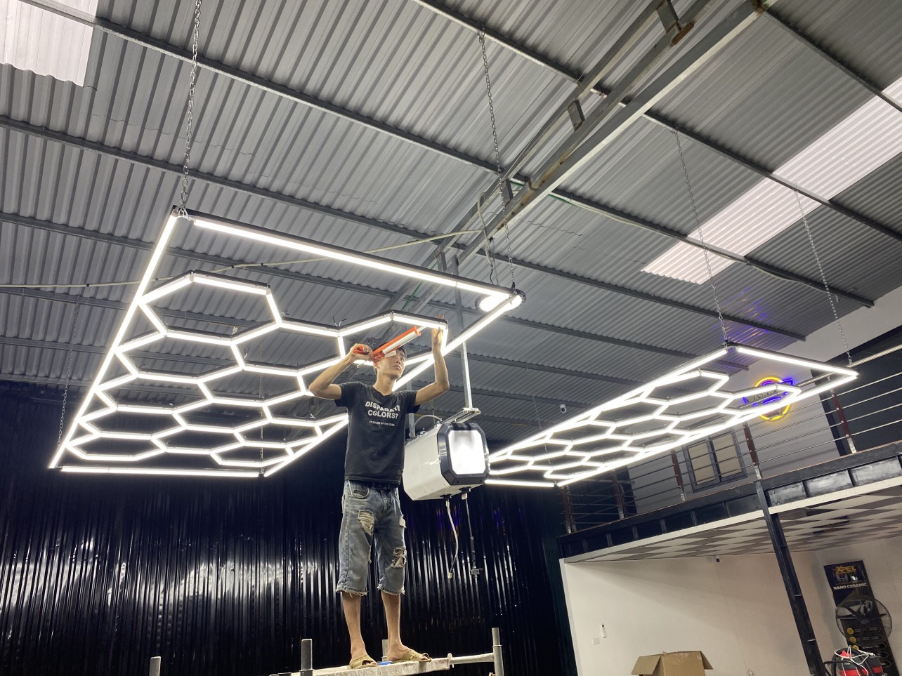 Đèn LED Tổ Ong Cho Gara